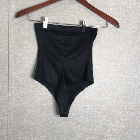 NWOT Assets by Spanx Women's Flawless Finish High-Waist Shaping Thong - Picture 3 of 5